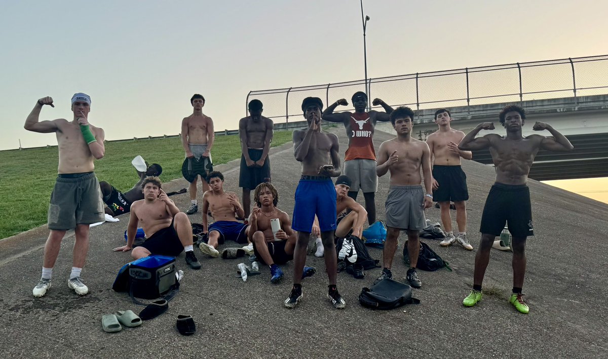 TeedoubletKSG's tweet photo. Anotha Day Anotha Dolla #Eat💪🏽
 @BrandonDerrough @Khamarinelson14 @BraydenShilling @BrysonArney2 @MendaAbrama @MendaAbrama @BeckhamJones7 @Angelo_Salgado_ https://t.co/9nhgeuwkNn