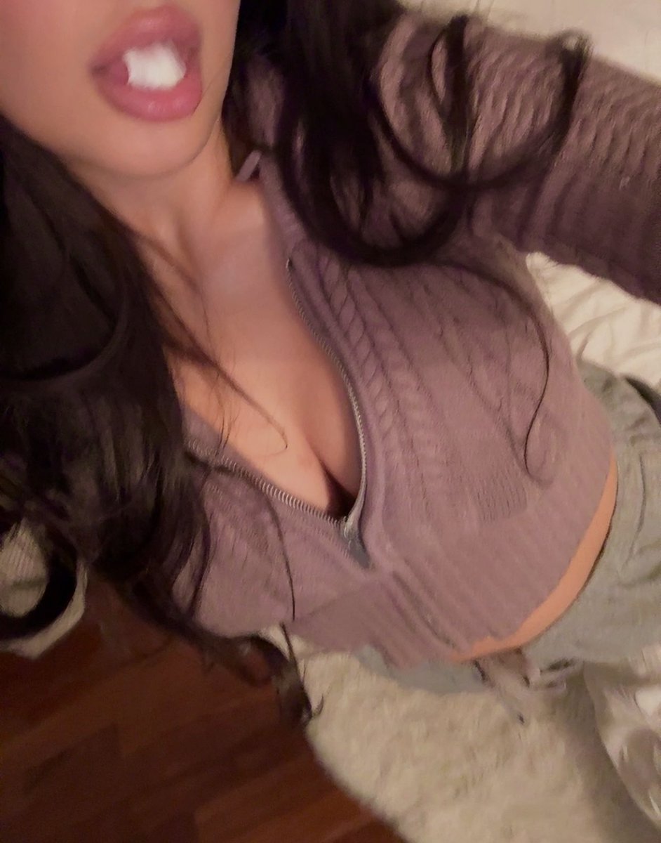 princcesssasha's tweet photo. I’ll chew you up and spit you out https://t.co/gcnIglFX9y