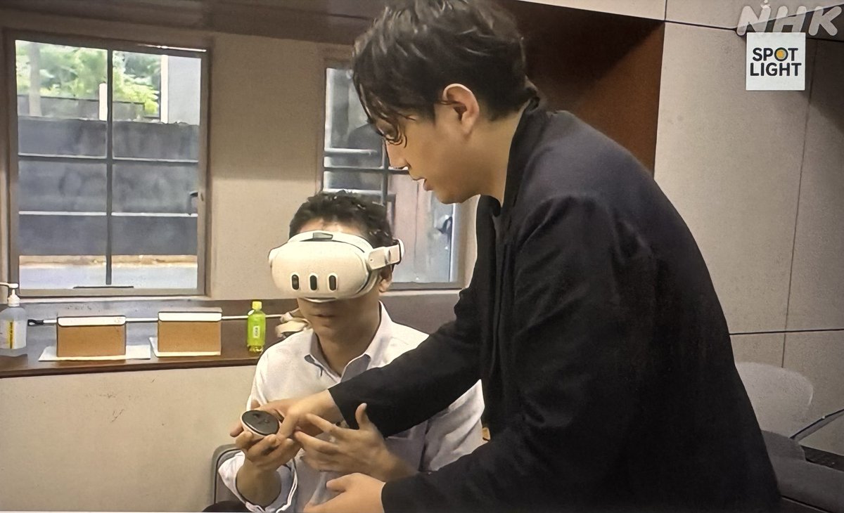 komanbe's tweet photo. 東大 @hwtnv 研として，日本公開協力した「Phoenix of Gaza XR」の体験会のようすが，NHKにて紹介されました。

公開にあたりVRのサポート担当しました。

NHK 国際報道2026 特集「VRでよみがえるガザ地区」
https://t.co/vQbGEF2rqU https://t.co/FolCtPSYSm