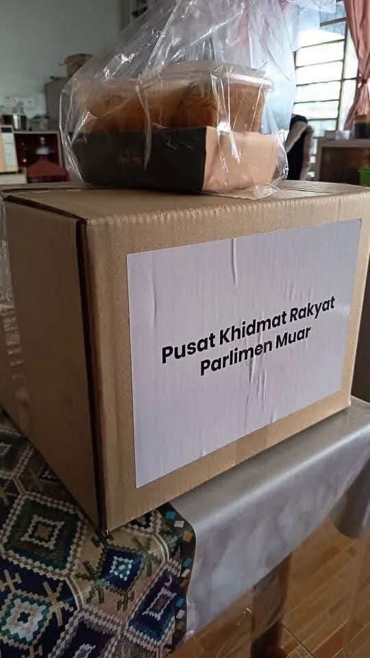 HezeriSamsuri's tweet photo. Rare ni, orang politik sedekah barang tanpa tampal bendera parti atau muka dia. https://t.co/5HRC2r3jz5