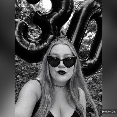 QueenKables's tweet photo. On Friday I mourned and laid to rest my youthful 20’s… I’m officially 30, flirty &amp; thriving🖤🪦🥂🎂 #NewProfilePic #30flirtyandthriving #RIPmy20s https://t.co/jwqJcZblyK