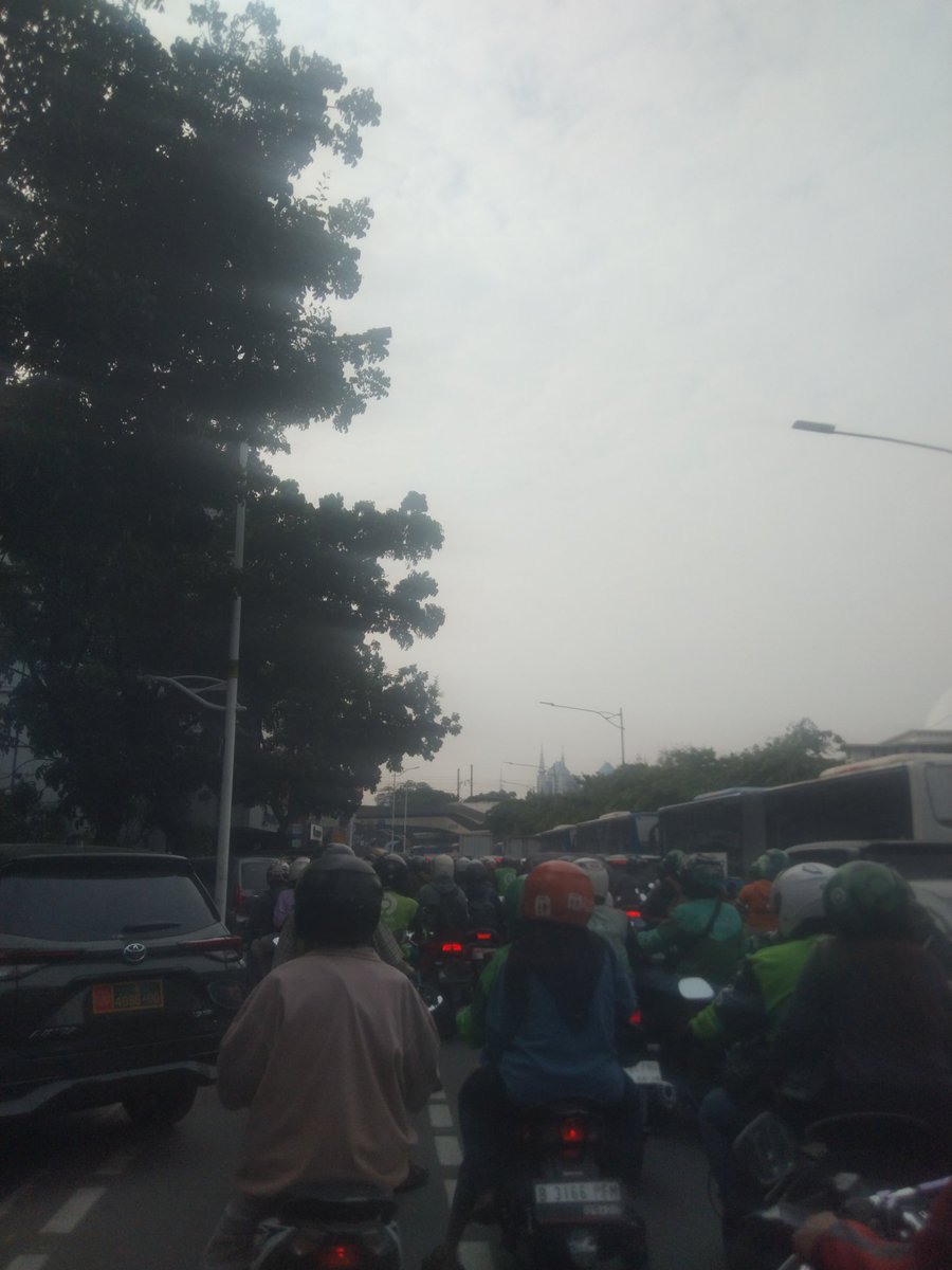 SnowBall4831's tweet photo. Juanda macet padat merayap pagi ini https://t.co/nZ7Eof8kGH
