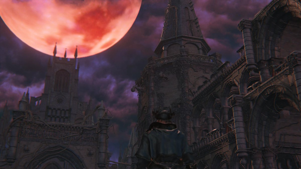 rosedephthia's tweet photo. Blood Moon in Bloodborne https://t.co/4VkBBG14ii