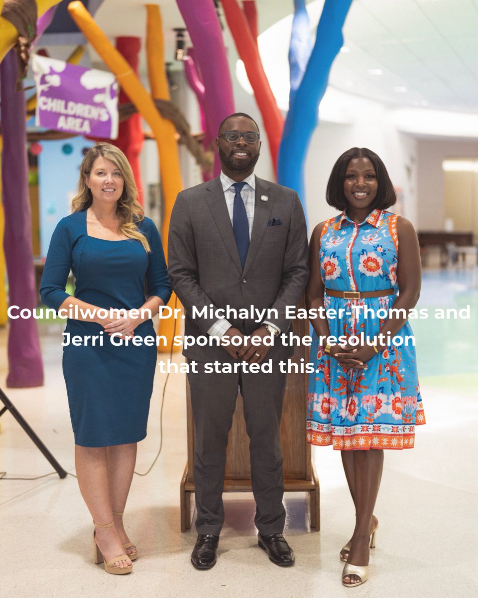 mayorpaulyoung's tweet photo. Yesterday, I signed an Executive Order establishing Paid Parental Leave for eligible City of Memphis employees. Up to 6 weeks paid following the birth, adoption, or fostering of a child.

Thank you to Councilwoman Dr. Michalyn Easter-Thomas and Councilwoman Jerri Green https://t.co/kEmsG81EOr