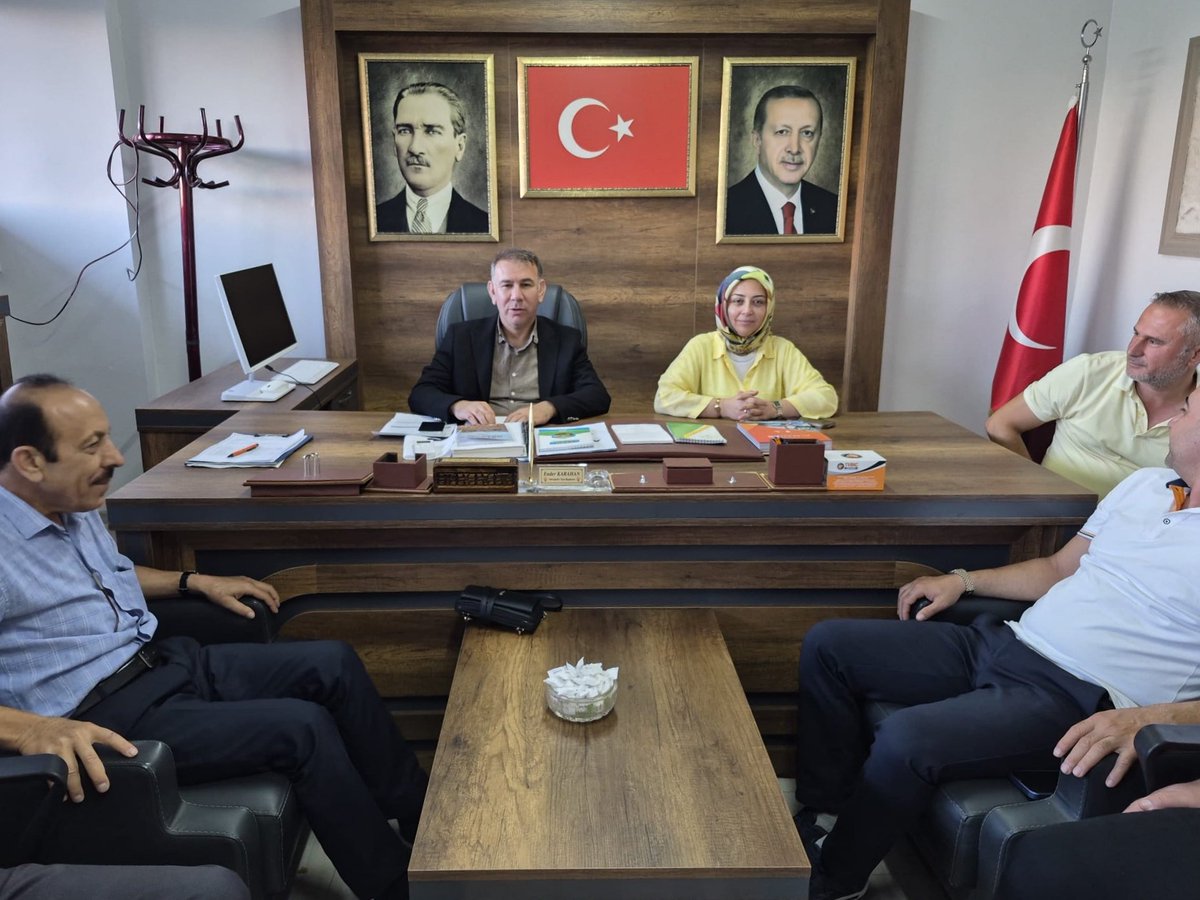 akyenisehir021's tweet photo. Yönetim kurulu toplantımızı, İlçe Başkanımız sn.@karahanender1 başkanlığında, Kadın Kolları başkanımız sn.@yldzgulsn ve yönetim Kurulu üyelerimizin katılımı ile gerçekleştirdik.

Gündemimizde;

👉 İç ve Dış Siyasi gelişmeler
👉Programların Koordinesi
👉Teşkilat çalışmaları

Vardı https://t.co/gsF3R3sEPt