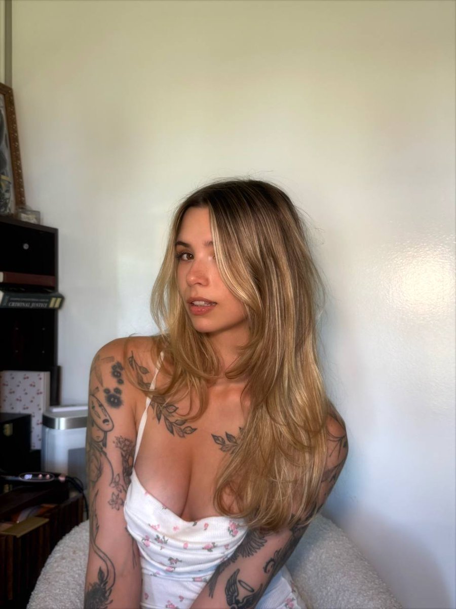 imnatking's tweet photo. want more pics like this of me? https://t.co/6bWmj5UscE