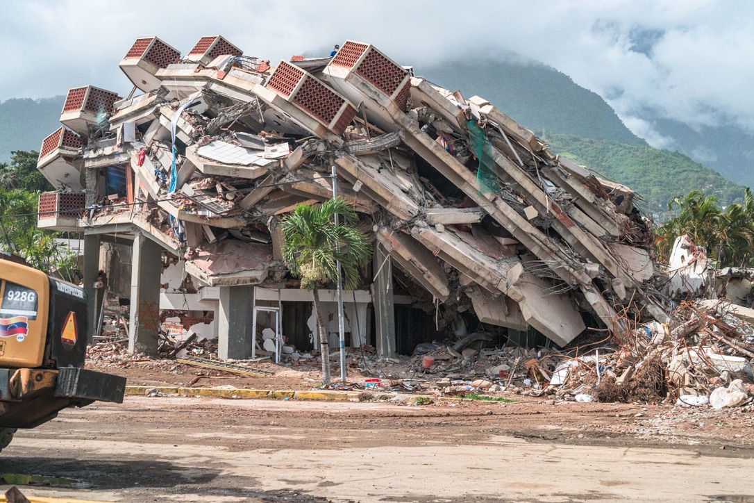 Franklin_Graham's tweet photo. Today my daughter @CissieGLynch and I were in Venezuela with our @SamaritansPurse team, who are there responding in the aftermath of twin earthquakes that killed more than 5,000 people and destroyed so much—building after building is reduced to rubble and dust. These people are surrounded by so much death and devastation. Our team is doing an absolutely incredible job helping as many as we can through our Emergency Field Hospital, water projects, distribution of relief goods, family tents, and more—all in Jesus’ Name. I spoke with one pastor today who lost three members of his congregation in the quakes, and he is out there helping his community. It’s going to take years for this region to recover—please pray for the people of Venezuela.