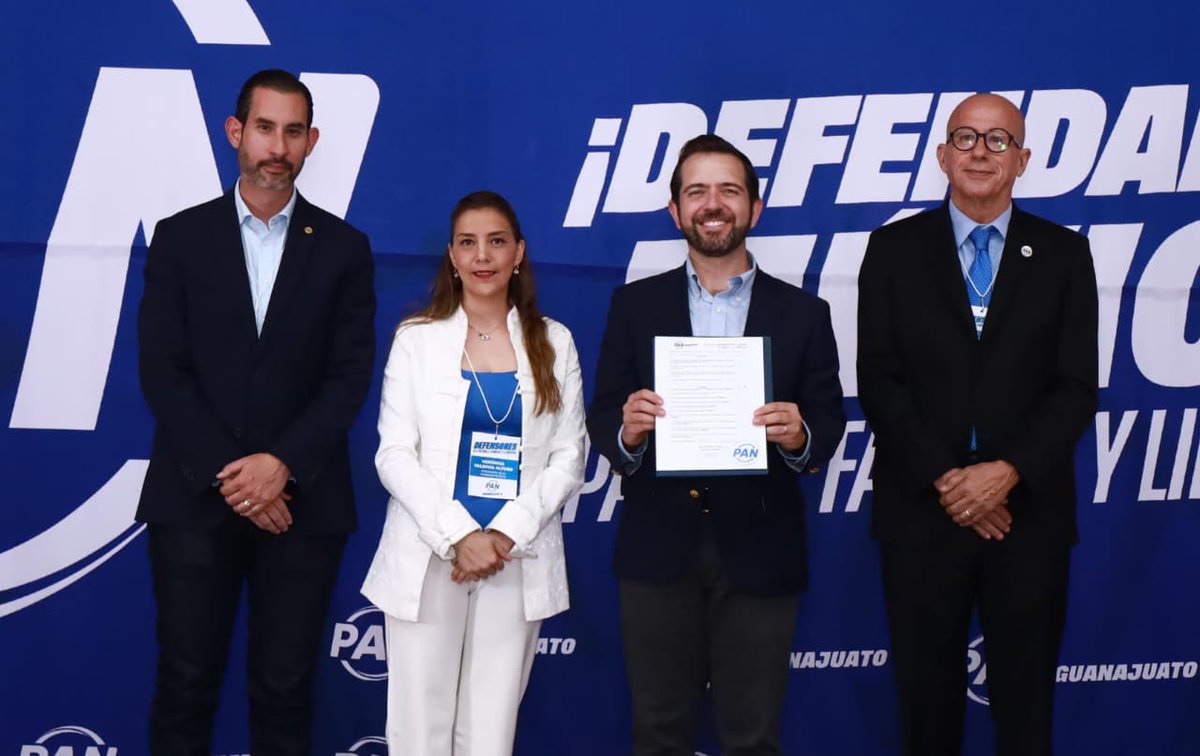 PANGuanajuato's tweet photo. Recibimos el registro de Víctor Manuel Zanella Huerta como aspirante a ser Defensor de la Patria, la Familia y la Libertad. 💙
Con el compromiso de construir una comunidad más participativa, cercana y unida, trabajando por las causas que nos identifican. https://t.co/hBGgOuMU1M