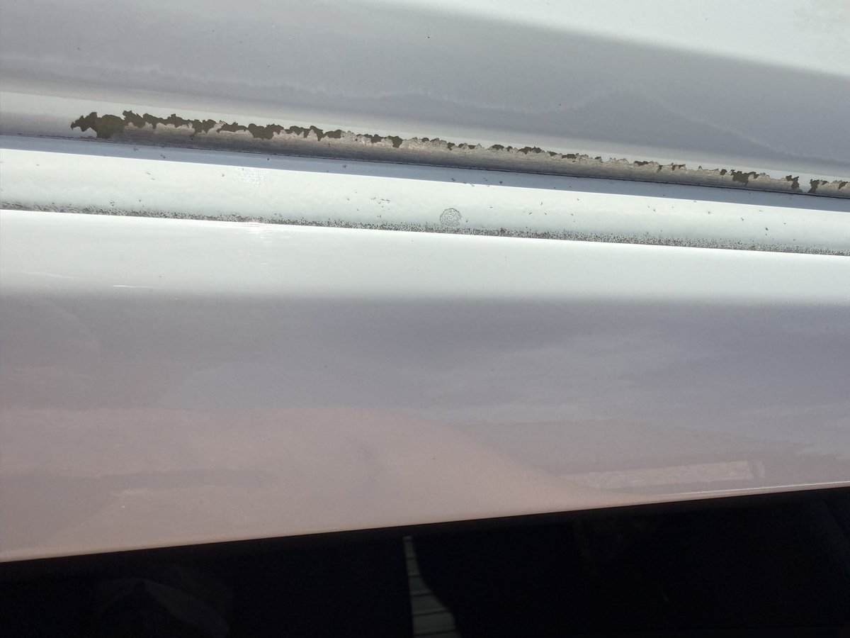 KyleWREagent's tweet photo. @Ford @F150Fans @F150Reviews 
Ford is refusing to fix what is an obvious paint defect on my 2018 F150 with only 107K miles. Booth roof water channels have paint chipping from where it was not sprayed correctly/to thin.  Do better Ford! https://t.co/H7wic1sviI