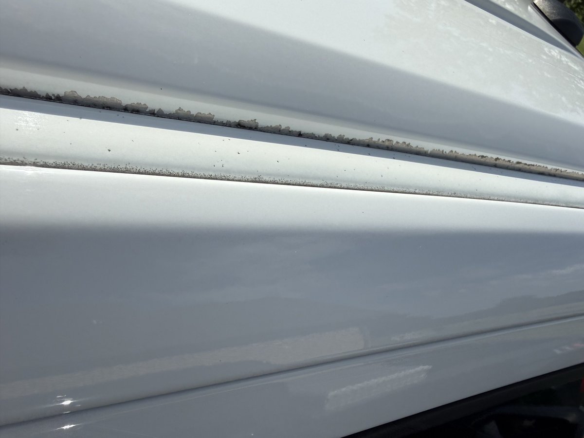 KyleWREagent's tweet photo. @Ford @F150Fans @F150Reviews 
Ford is refusing to fix what is an obvious paint defect on my 2018 F150 with only 107K miles. Booth roof water channels have paint chipping from where it was not sprayed correctly/to thin.  Do better Ford! https://t.co/H7wic1sviI