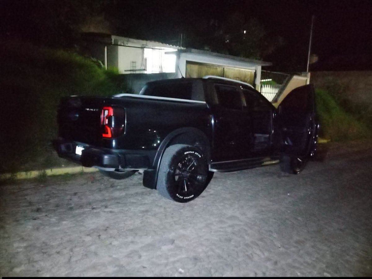 Eco12GT's tweet photo. 📍#SanMarcos - Tres personas capturadas tras realizar disparos al aire en Las Lagunas.

Agentes de la Comisaría 42 de la PNCdeGuatemala capturaron a tres personas luego de atender denuncias ciudadanas que alertaban sobre disparos al aire en la comunidad de Las Lagunas https://t.co/oASFqBpEGB