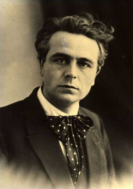Friespunt's tweet photo. #Hjoed yn 1898 waard Fedde Schurer berne yn #Drachten. Hy waard ûnderwizer, sjoernalist, taalaktivist en Frysktalich dichter. In rjochtssaak tsjin him yn 1951 late ta #Kneppelfreed, in opskuor dy't in ferbettering fan 'e posysje fan 'e Fryske taal fan gefolgen hie.

#FryskX https://t.co/cLNCCUW1Oh
