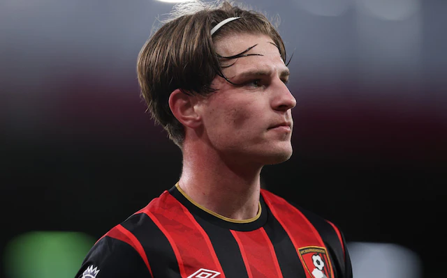 JacobsBen's tweet photo. More on exclusive Alex Scott story from earlier. Chelsea's rejected bid was £64m and was quickly turned down.

Bournemouth told Chelsea, much like they did to Arsenal, Manchester City and Manchester United, that they don't wish to sell.

Scott was first offered a new contract in March and on-off talks have taken place since.

Scott has indicated he has no plans, as it stands, to sign a new deal, even though Bournemouth are prepared to offer a contract with a 2027 release clause.

Bournemouth remain intent to keep Scott. Even if Scott doesn't agree to fresh terms, Bournemouth want to keep him for at least one more season. Current deal runs until summer 2028.🍒