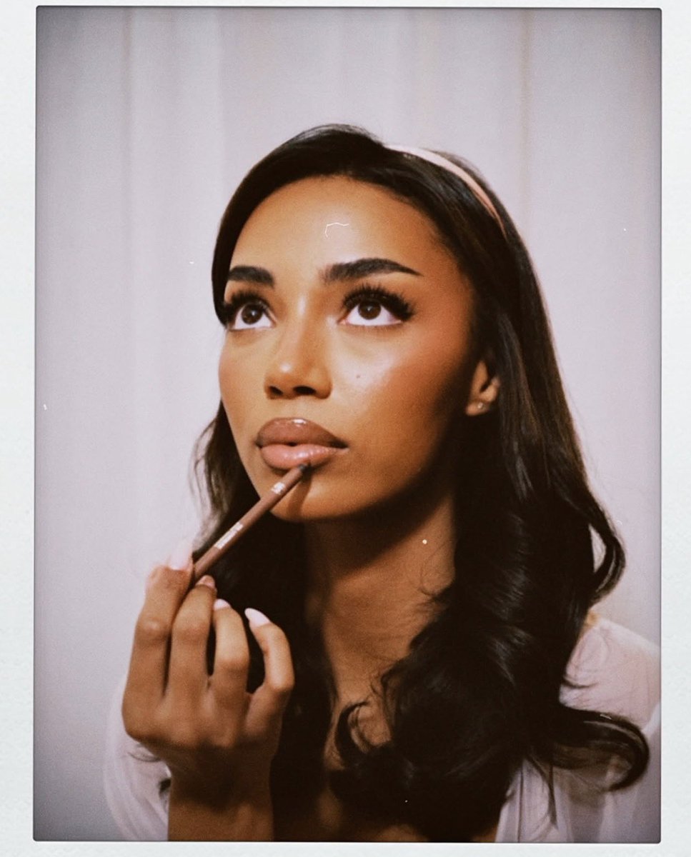 danielesibiza's tweet photo. trinity just signed with WME which is the same agency that uma from love island uk is signed with my favess https://t.co/gvIzkUQJaa