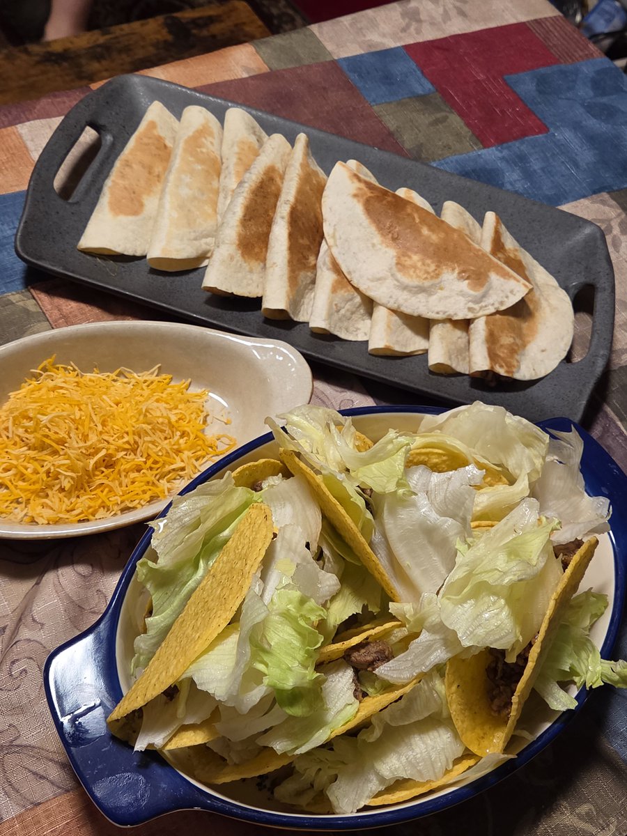 Edbug17's tweet photo. Its time for Tacos!!! 😁
Its Taco Tuesday. 🌮
I feel better already...#Tacos 💛 https://t.co/1r4oLvfoWP