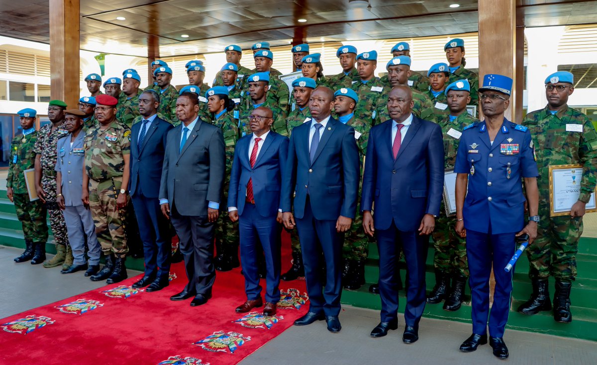 RwandaMoD's tweet photo. Today, Rwandan peacekeepers of RWANBATT -15, who have completed their one-year tour of duty under the United Nations Multidimensional Integrated Stabilization Mission in the Central African Republic (MINUSCA), were awarded the Presidential Medal of Appreciation by His Excellency Faustin Archange Touadéra, President of the Central African Republic. The ceremony took place at the Presidential Palace in Bangui.

The medal was presented in recognition of the contingent’s dedication, steadfast professionalism, and exemplary service during peace support operations in the Central African Republic (CAR), where they played a key role in protecting civilians and promoting peace, security, and stability.https://t.co/LIEMVq4ABG
=======================
Uyu munsi, abasirikare b'u Rwanda bagize RWANBATT-15 basoje umwaka bari mu butumwa bw'Umuryango w'Abibumbye bwo kubungabunga amahoro muri Repubulika ya Santarafurika, bambitswe Umudari w'Ishimwe na Nyakubahwa Faustin Archange Touadéra, Perezida wa Repubulika ya Santarafurika. Uyu muhango wabereye mu ngoro y’umukuru w’igihugu i Bangui.

Uyu mudari watanzwe mu rwego rwo gushimira Ingabo z'u Rwanda, ubwitange n'ubunyamwuga  byabaranze mu bikorwa byo kubungabunga amahoro muri Santarafurika, aho bagize uruhare  mu kurinda abasivili no kubungabunga amahoro, umutekano n'ituze.https://t.co/uvyh39f9yb
