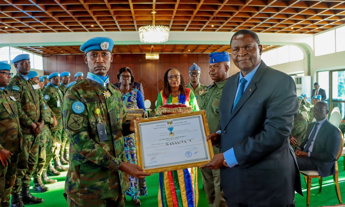 RwandaMoD's tweet photo. Today, Rwandan peacekeepers of RWANBATT -15, who have completed their one-year tour of duty under the United Nations Multidimensional Integrated Stabilization Mission in the Central African Republic (MINUSCA), were awarded the Presidential Medal of Appreciation by His Excellency Faustin Archange Touadéra, President of the Central African Republic. The ceremony took place at the Presidential Palace in Bangui.

The medal was presented in recognition of the contingent’s dedication, steadfast professionalism, and exemplary service during peace support operations in the Central African Republic (CAR), where they played a key role in protecting civilians and promoting peace, security, and stability.https://t.co/LIEMVq4ABG
=======================
Uyu munsi, abasirikare b'u Rwanda bagize RWANBATT-15 basoje umwaka bari mu butumwa bw'Umuryango w'Abibumbye bwo kubungabunga amahoro muri Repubulika ya Santarafurika, bambitswe Umudari w'Ishimwe na Nyakubahwa Faustin Archange Touadéra, Perezida wa Repubulika ya Santarafurika. Uyu muhango wabereye mu ngoro y’umukuru w’igihugu i Bangui.

Uyu mudari watanzwe mu rwego rwo gushimira Ingabo z'u Rwanda, ubwitange n'ubunyamwuga  byabaranze mu bikorwa byo kubungabunga amahoro muri Santarafurika, aho bagize uruhare  mu kurinda abasivili no kubungabunga amahoro, umutekano n'ituze.https://t.co/uvyh39f9yb