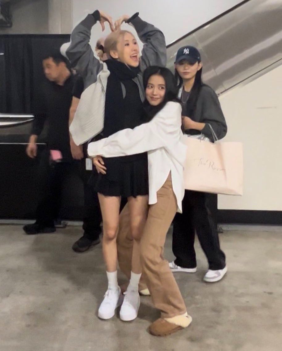 jpgchaesoo's tweet photo. 🫶🏻 https://t.co/LePVXQgaKM
