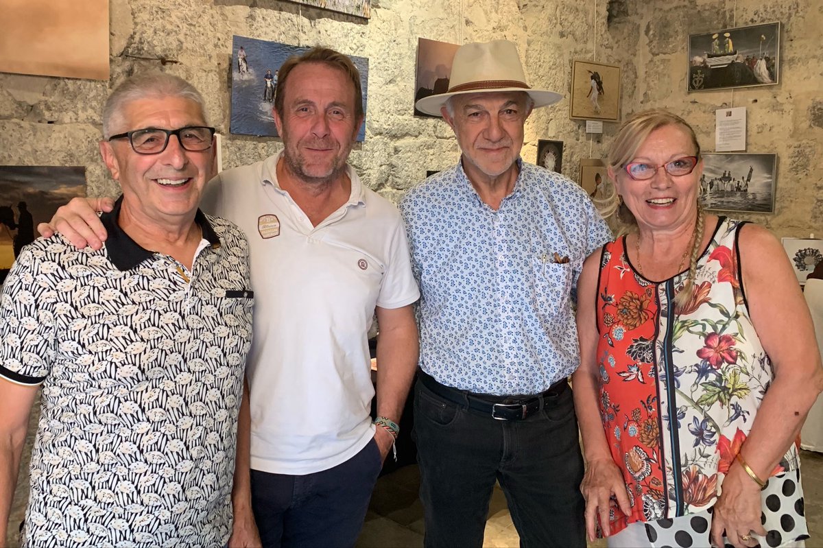JMCambaceres's tweet photo. Vernissage exposition photos #GenevièveMestre à #Sauve @Gard. Originaire de @SaintGillescity, habitant @Quissac30260, elle puise son inspiration en #Camargue. Avec @OliveGaillard30 maire, conseiller départemental, ancien député. Chevaux, taureaux, couchers de soleil admirables. https://t.co/H8589jrRdZ