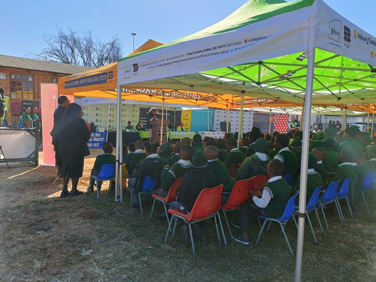 CleanerJoburg's tweet photo. Jozi!We close off with highlights from today's launch of a recycling initiative at Pimville Primary school w/many Partners #Polyco #UJ #SoulFood & more & clearing an illegal dumping spot in celebration of Nelson Mandela Day today @CityofJoburgZA @JackSekwaila @DadaMorero 🚛🧹♻️ https://t.co/cRfMWsgnCX