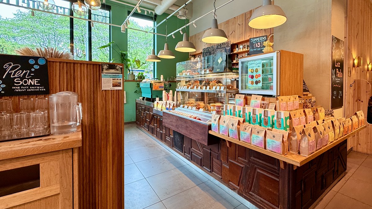 jjong2837's tweet photo. New snacks restocked at our corner store! Grab the limited-edition matcha cookies and cold-brew coffee for your afternoon pick-me-up—only at this location till stock lasts! https://t.co/8cpfZwZ6a5