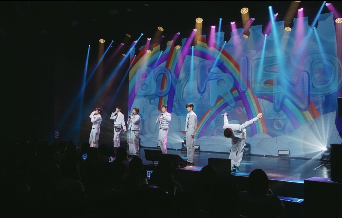 wing_narongg's tweet photo. 인사 할 때 마다 사라지는게 너무 귀엽고 막 그래 https://t.co/qD8I0BKB6E