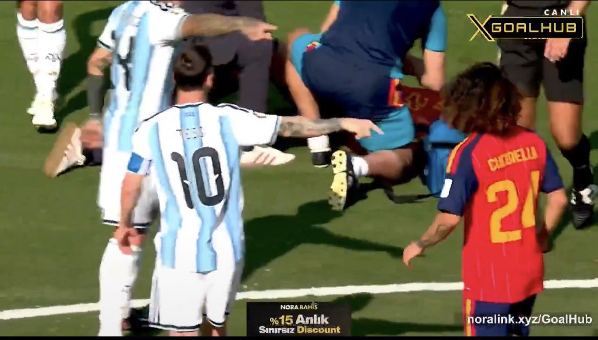InfiltradoRM's tweet photo. Lo peor que pudo haber hecho Messi fue jugar este mundial en USA. 

Se dejó seducir por la FIFA. 

Si se hubiese ido en Qatar, solo habría perdido el respeto de unos cuantos aficionados al fútbol. 

Ahora perdió el respeto DEL MUNDO ENTERO. https://t.co/keyX6LNQzx