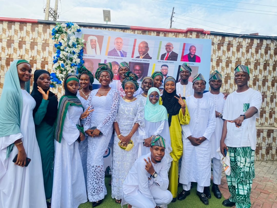 hemdeenoble's tweet photo. At JCIN_Unilorin better by far 41st Convention and 42nd Investiture where the TIME era was exempted and the FORGE takes charge.πβ¨
#Owambe #JCINigeria #Time #Forge https://t.co/rmJpMjGkMv