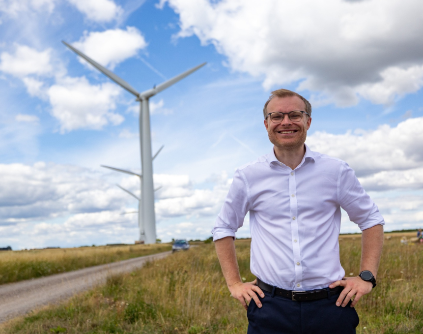 mgshanks's tweet photo. Delighted to be staying on as Energy Minister!

In two years we've made a lot of progress but more to do - on affordability, strengthening our energy security and resilience, the Clean Power Mission, the great grid upgrade, public ownership through GB Energy and so much more. https://t.co/9RuZ6z1JI7