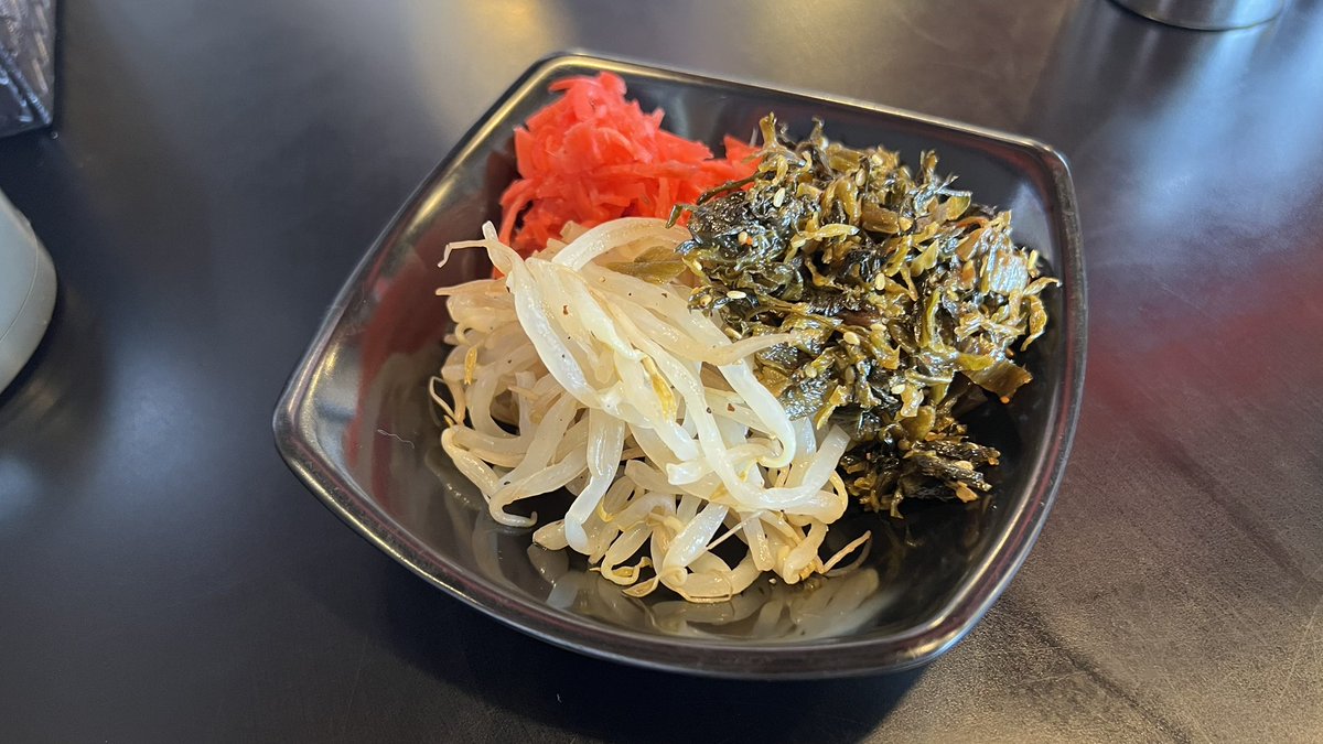 marbleplus_sora's tweet photo. #麺や小鉄
#麺や小鉄八千代店
三連休最終日の遅めのお昼ご飯
ネイルサロンの後にとんこつラーメン🍜

高菜漬け、紅生姜、もやしナムル的なのが
無料は嬉しい☺️ https://t.co/OSfBLThbTU