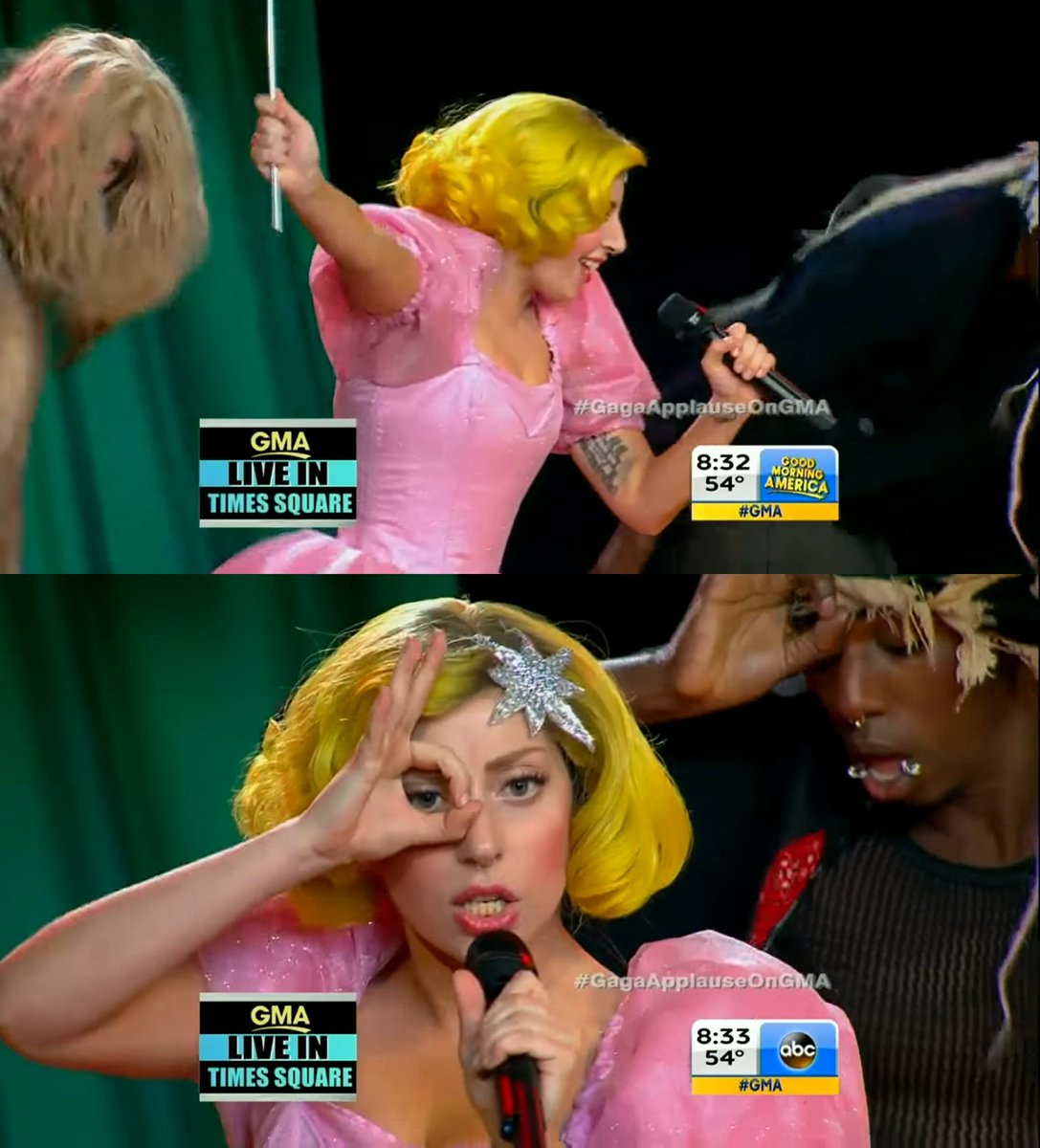 RDTLadyGaga's tweet photo. TRAGAM O POP DE VOLTA! 🙏🏾

O site Bustle publicou uma longa matéria sobre a falta que fazem as caóticas apresentações das divas pop nos programas matinais. Entre elas, destacou a performance de Lady Gaga no “Good Morning America”, em 2013, afirmando que esse tipo de divulgação se tornou uma "arte perdida". Confira o que eles escreveram sobre essa época icônica:

“Em vez de simplesmente apresentar seu single mais recente no ‘Good Morning America’, Lady Gaga decidiu recriar O Mágico de Oz. Ela literalmente apareceu vestida como Dorothy, com direito a um cachorro de verdade interpretando Totó (que não sofreu nenhum dano durante a apresentação), cantando ‘Over the Rainbow’, de Judy Garland, para o Espantalho, o Homem de Lata e o Leão Covarde. Em seguida, emendou ‘Applause’, levando todos de volta a Oz pela estrada de tijolos amarelos, enquanto a plateia estava vestida de papoulas vermelhas. (Sim, isso realmente aconteceu.)

Como se isso já não bastasse, Gaga se transformou em Glinda, a Bruxa Boa, em apenas um pré-refrão e, logo depois, fez uma troca de figurino no palco para se tornar Elphaba, arrancando literalmente a peruca verde de uma de suas dançarinas durante a performance. No refrão final, a estrela pop voltou a ser Dorothy enquanto ‘retornava para casa’, mas em uma versão de alta-costura. É impressionante que ela nunca tenha sido escalada para Wicked, já que claramente conseguiria interpretar todos os papéis.

A cereja do bolo de toda essa extravagância deliciosamente exagerada é que tudo aconteceu às 8h30 da manhã, cedo demais para qualquer pessoa conseguir processar tamanha loucura. Infelizmente, essa apresentação de Gaga pode ter sido a última de um programa matinal a viralizar justamente pelo seu caos absoluto (com o trocadilho intencional). Hoje em dia, as maiores estrelas do pop já não precisam acordar tão cedo para divulgar seus trabalhos, e os artistas convidados pelo ‘Good Morning America’ e pelo ‘Today’ raramente colocam o mesmo nível de dedicação, transformando esse tipo de performance em uma verdadeira arte perdida.”