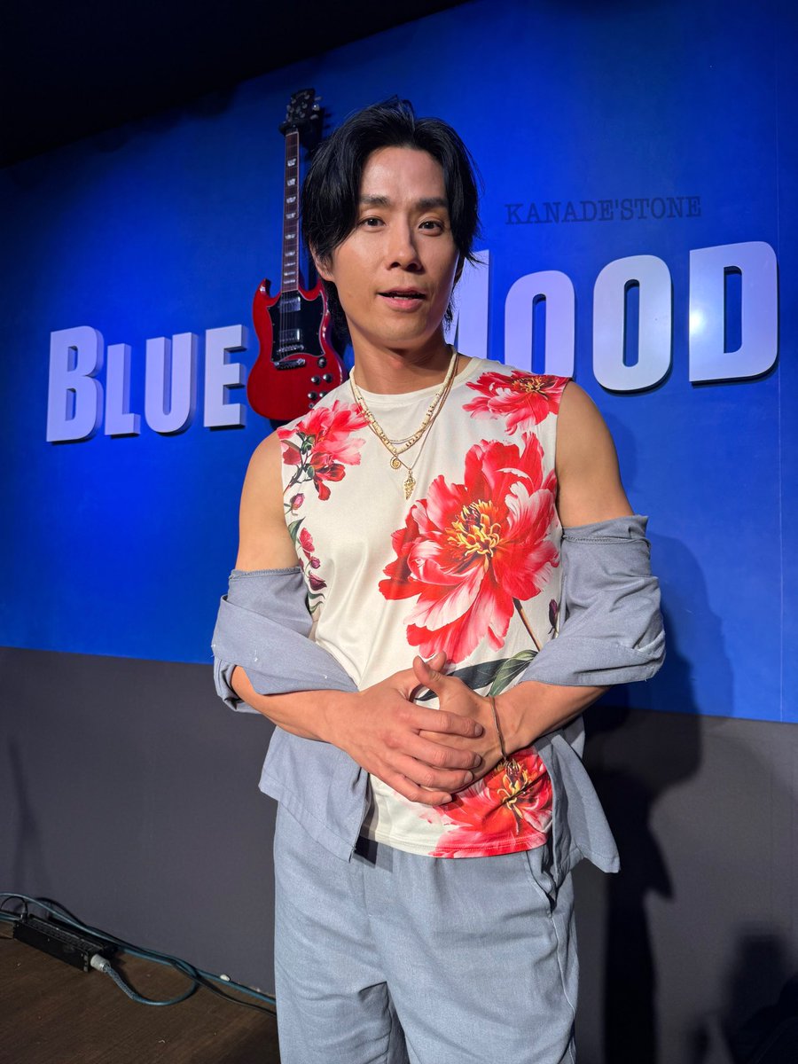 MadaraKayochan's tweet photo. おはようございます☀
テレビをつけたら、只今の気温29℃とか？
昨日の川上さんです！
素晴らしいLIVEでした。オリジナルもたくさん歌ってくれて…本当に感動🥺
今日は2days2日目！当日券もあるので、是非に♡
朝は11時15分、夕は16時45分開場です。場所は@LIVE_BLUEMOOD 
#川上大輔 #シンガー https://t.co/NFEk8WKILK
