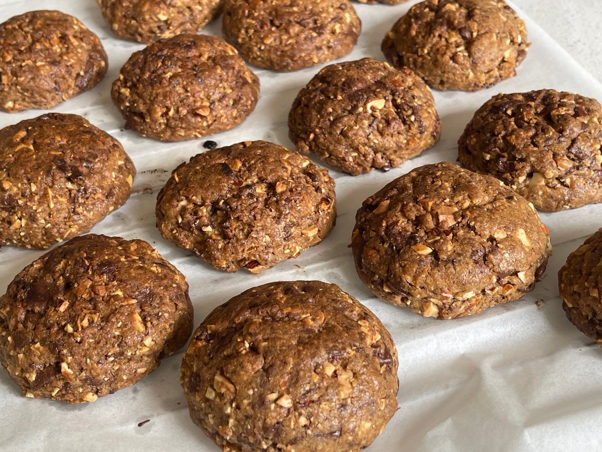 studying_now07's tweet photo. Just pulled soft, buttery chocolate chip cookies fresh from the oven — the whole kitchen smells like heaven, and the first bite hits just right  #BakingJoy https://t.co/eobd1sMiqb
