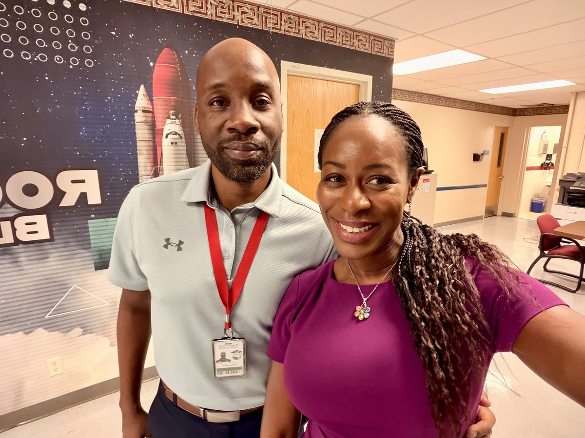 DrKFried's tweet photo. Wonderful spending time today at Apollo Middle School with new Principal @shadrack_henry! 🚀 This exceptional STEM Magnet School is inspiring students through innovation, exploration, and hands-on learning. Looking forward to the continued growth, new opportunities, and student success under his leadership! #STEMEducation @apollo_rockets