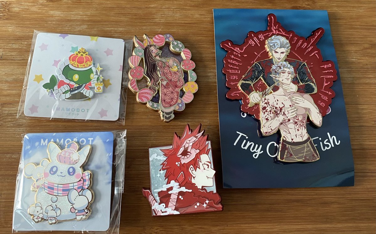 loser66616's tweet photo. Pinmail from @mamobot_art , nakamapin, https://t.co/8ie7fMWN8y , and tinyotakufish! (Instagram) #pinmail #nerd #art #enamelpins #collector https://t.co/9dnu23ueK2