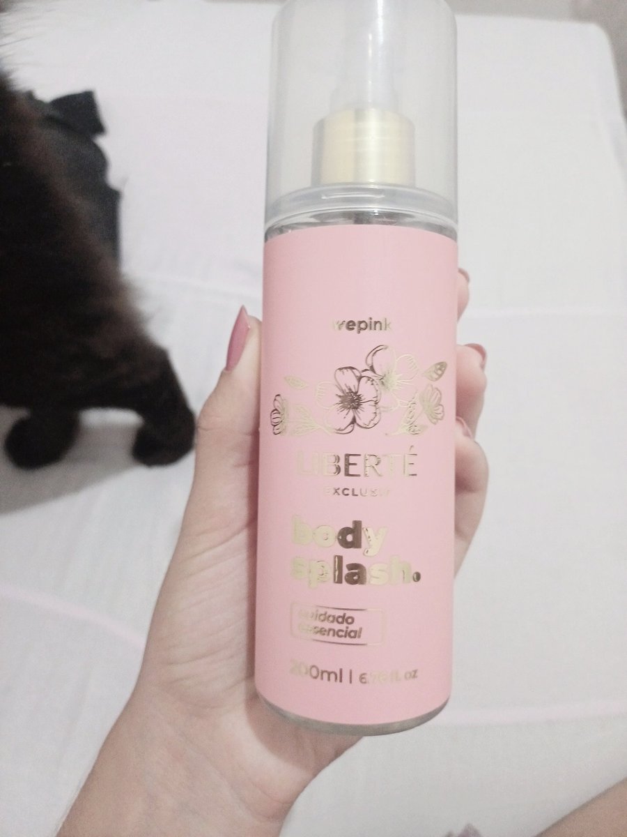 lovejigoo's tweet photo. acreditem ou não, os boatos de que a wepink é boa são verdadeiros! coloquei às 5h30 da manhã e às 10h ainda estava exalando bastante! 

no final da tarde, ainda tinha um pouco na pele 🤯 está aprovadíssimo! https://t.co/y1F5A0ey0c