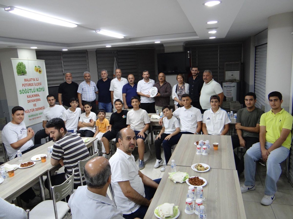 hz_l3444's tweet photo. Söğütlü Köyü Kültür ve Yardımlaşma Derneği’nin “Gençlik Buluşmaları” ve “Söz Gençlerin” projesi kapsamında düzenlenen ilçe dernekleri ziyaretlerinin ilk durağı @BAMDER_ oldu. 

Ziyaretimiz esnasında gösterdikleri samimi misafirperverlikten ötürü BAMDER Genel Başkanı Erdal Tunç Beyefendi’ye, değerli yönetimine ve tüm üyelerine tebrik ve teşekkürlerimizi sunarız.

#GençlikBuluşmaları #Malatya
#SözGençlerin #Pütürge