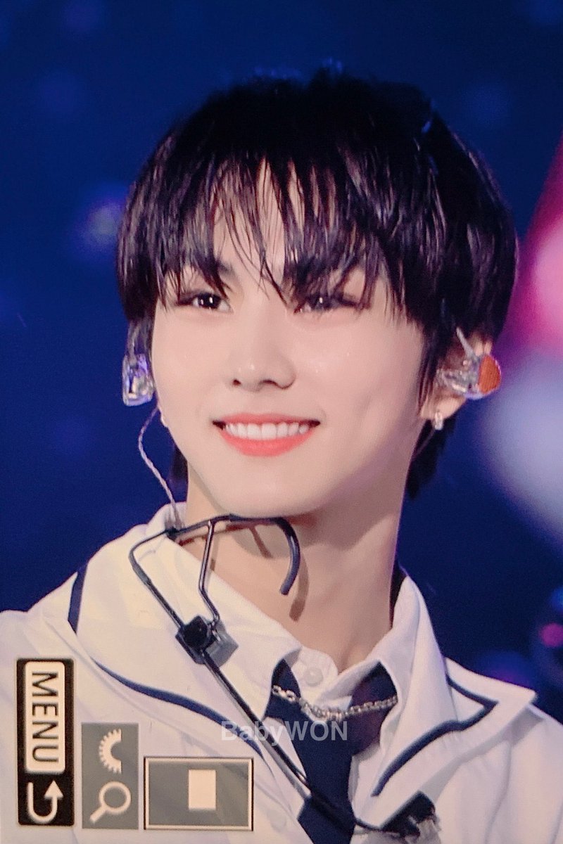 nyangx9's tweet photo. 이날은 비눗방울 개아랑하는 고양이 같음 https://t.co/cNDd8sM5vJ