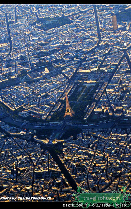 LADinOhio's tweet photo. Just landed in Paris! City of lights, here I come , https://t.co/NvxOf2vaVW