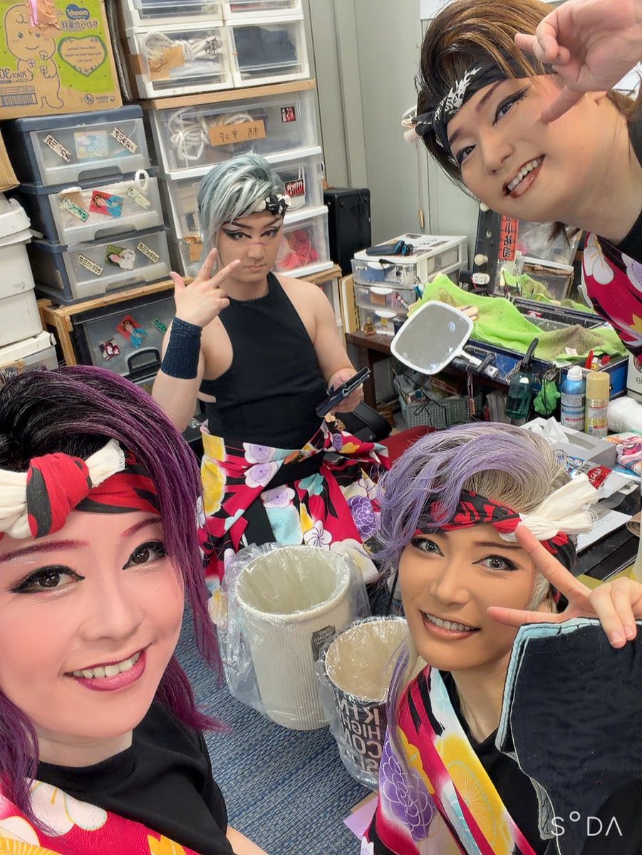 Ayu1002sk's tweet photo. 太夫元お誕生日おめでとうございました♡
急遽出演させて頂いて師匠のお祝い出来たこと幸せに思います(  ´˘`  )💞
いつまでも元気なママでいてください🥰
夢葉とも久しぶりに共演できて夢のようでした🥹楽しい時間をありがとうございました！ https://t.co/NaQ7I0ETvt