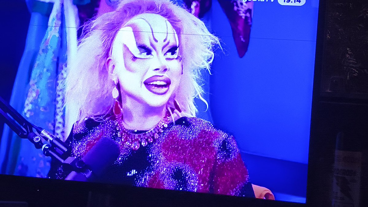 digomotora's tweet photo. #ReageDiaTV me fazendo lembrar dessa icônica banda como não amar a @diatv e a  @jennyprioli  a Neném arrasa! https://t.co/XgcwM9n9gc