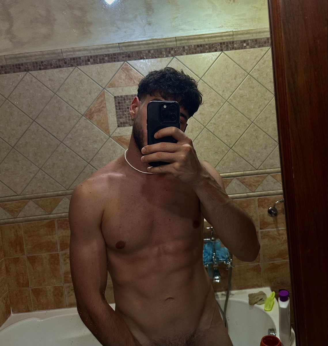 king_03078's tweet photo. Mettiti in ginocchio e fai quel che ti riesce meglio fare https://t.co/0qtMl8ES6p