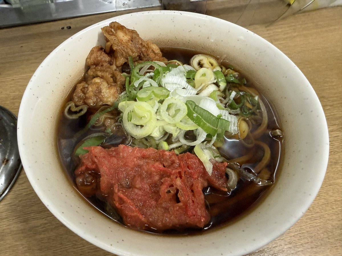 yamma_jp's tweet photo. 太蕎麦+ゲソ天+ハーフ紅生姜天

#一由そば
#立ち食いそば
#路麺 https://t.co/Zn0BwcPKjl