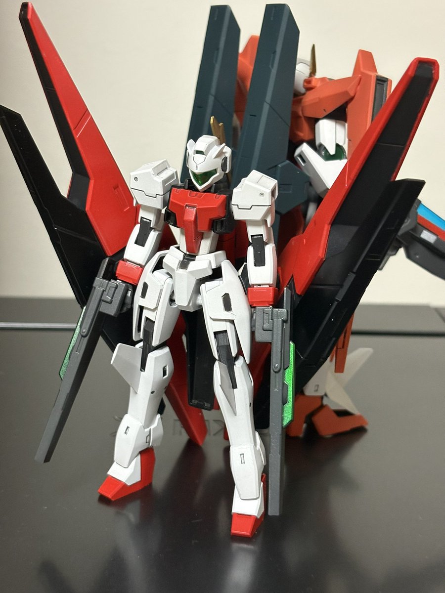 LABOnoLABO's tweet photo. 実はこの2機、かなり前に全塗装自体は終えていたんですが、なんやかんやでトップコートができていなかったのでこのタイミングでの完成となりました。
これに合わせて今年は、ダブルオー系の今所持しているメイン機体たちをなんとか完成まで持っていくことができたらいいなと思います。
(6/6) https://t.co/J8gvEUWVwo