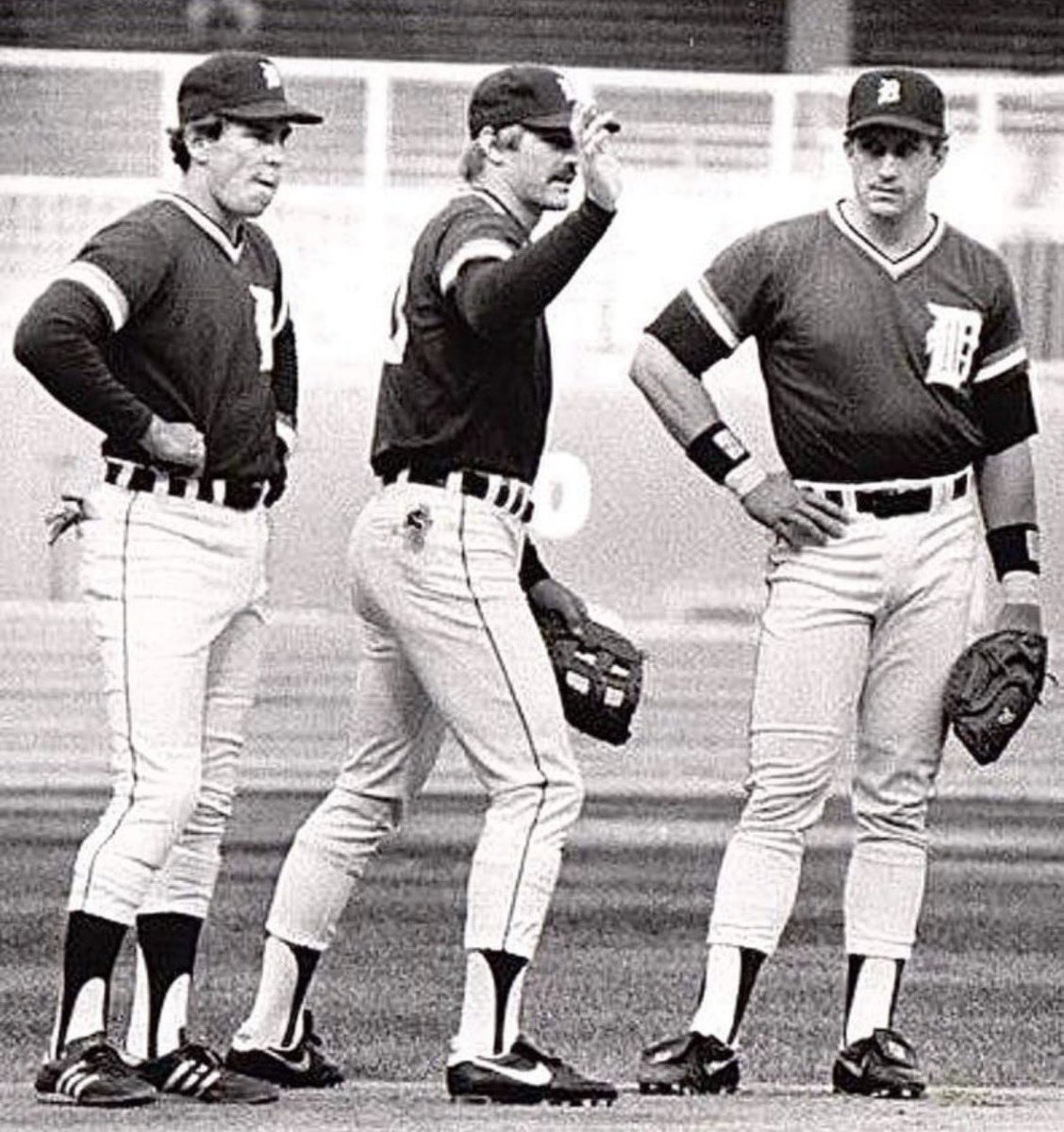 PaulMayne6's tweet photo. Trammell, Gibson and Parrish talk a little baseball during batting practice … 👍⚾️ https://t.co/BlqwI4aTo5