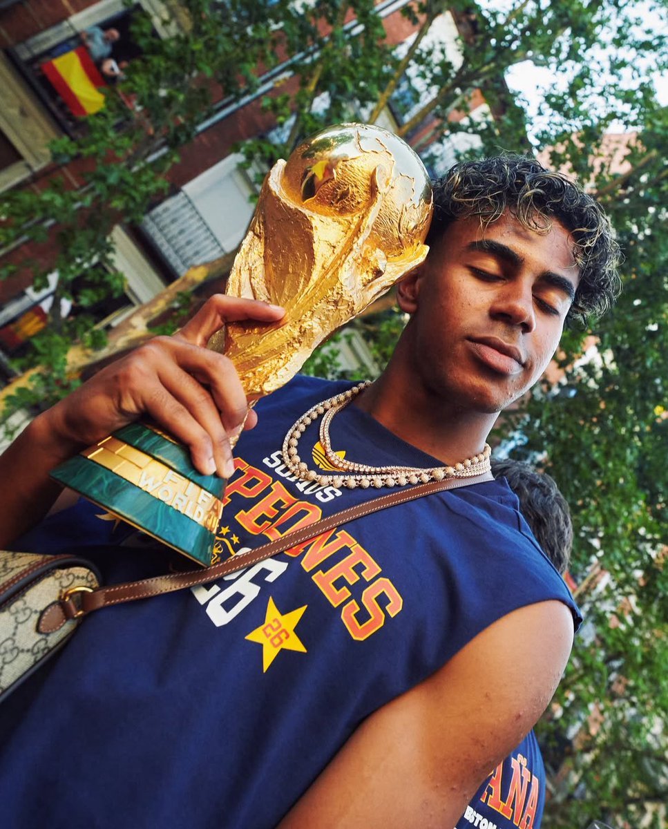 Yamalgalaxy_19's tweet photo. 😴🏆 https://t.co/WXEwoIXduX