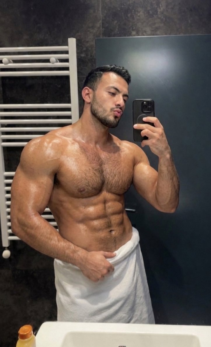 DanFit100's tweet photo. @StobbeChase Hottie https://t.co/B9UGe8V1UT