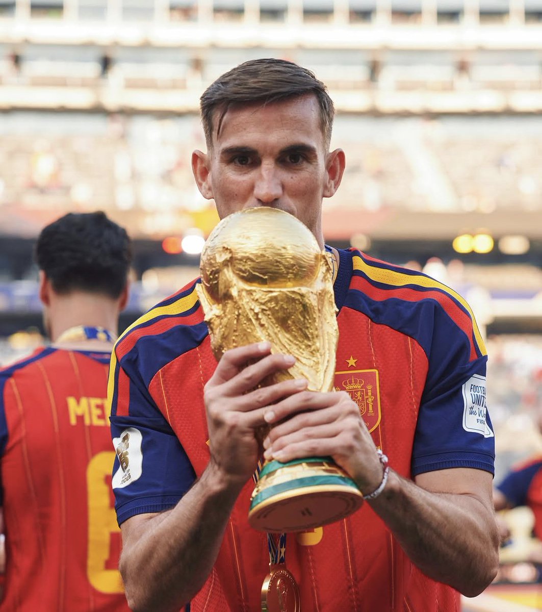 LMDPSG's tweet photo. 🚨 2 millions et demi dans les caisses du PSG ! 💰🔴🔵

Ayant mis à disposition 16 de ses joueurs pour la Coupe du monde, dont un, Fabian Ruiz, qui est allé jusqu'au bout, le club de la capitale va recevoir 2,49 M€ de la part de la FIFA. 🏆🌎

Seul Manchester City touchera davantage (3,1 M€ pour ses 19 mondialistes) 📊

🗞️ @lequipe