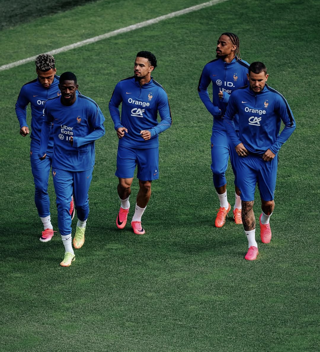 LMDPSG's tweet photo. 🚨 2 millions et demi dans les caisses du PSG ! 💰🔴🔵

Ayant mis à disposition 16 de ses joueurs pour la Coupe du monde, dont un, Fabian Ruiz, qui est allé jusqu'au bout, le club de la capitale va recevoir 2,49 M€ de la part de la FIFA. 🏆🌎

Seul Manchester City touchera davantage (3,1 M€ pour ses 19 mondialistes) 📊

🗞️ @lequipe