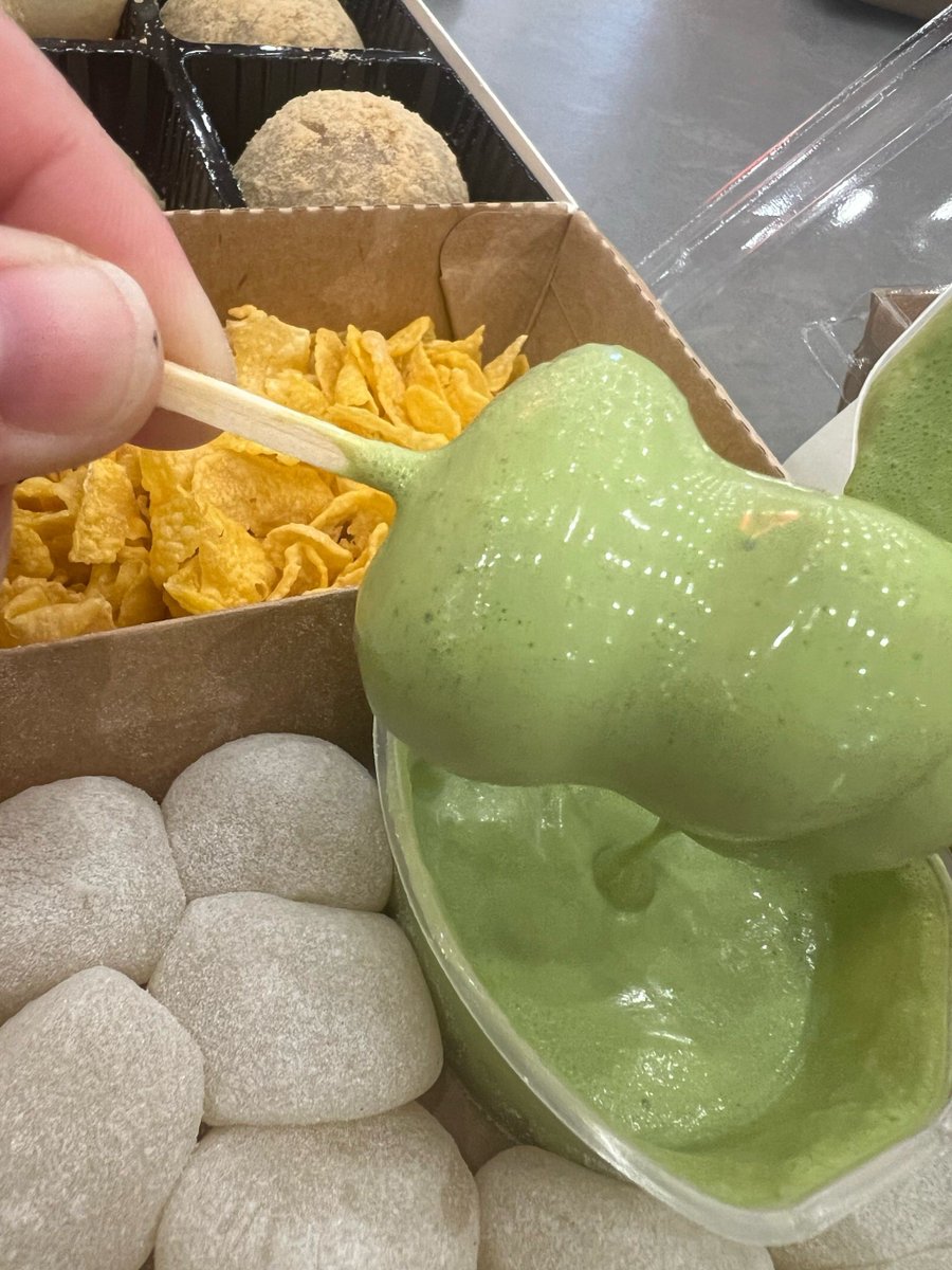 Bovobb's tweet photo. New snack arrivals at our corner store! 3 flavors of matcha mochi and cold-brew coffee are now in stock—grab yours before they sell out! https://t.co/Z1vtugnGgk